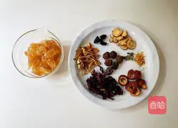 Illustration of how to make sour plum soup 1