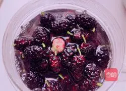 Illustration of how to make mulberry and leek dumplings 1