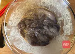 Spinach and Pork Liver Soup Recipe Illustration 6