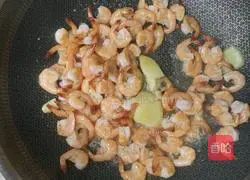 Illustration of how to stir-fry Jiwei shrimp 5