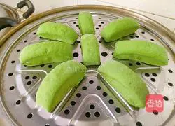 Illustration of how to make spinach steamed buns 20