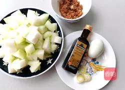 Salted Egg and Winter Melon Meatball Illustration of how to make soup 1