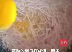 Illustration of how to make long noodles with pumpkin soup for food supplement 4