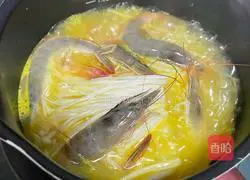 Illustration of how to make shrimp and enoki mushroom sour soup 6