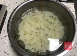 Illustration of how to make tomato and egg fried noodles 6