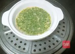 Illustration of how to make egg custard with dried shrimps and vegetables (recipe for babies over one year old)