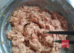 Illustration of how to make silkless kidney bean and pork dumplings 8