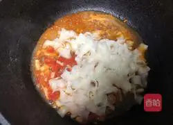 Illustration of how to make tomato and egg fried noodles 11