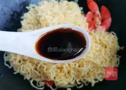 Illustration of how to make delicious fried instant noodles 8