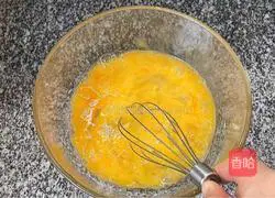 Illustration of how to make seaweed and egg drop soup 1