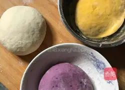 Illustration of how to make three-color steamed buns 6