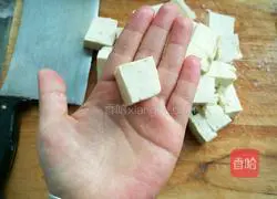 Illustration of garlic sprouts, tofu and prawn soup 6