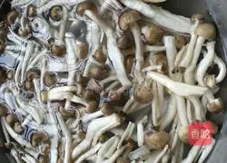 Illustration of how to make dried shrimp and radish soup 1