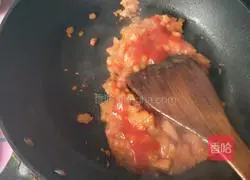 Illustration of how to make tomato sauce spiral pasta 8