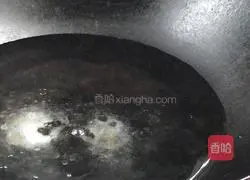 Illustration of how to make spicy fried corn kernels with minced meat 4