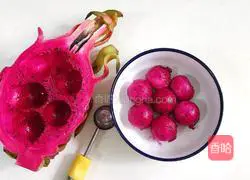 Illustration of how to make dragon fruit, white fungus and lotus seed soup 7