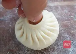 Illustration of how to practice bun pleats 3