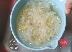 Recipe for Red Dates, Lotus Seeds, Lily and Tremella Soup 3