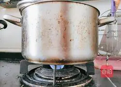 How to make barley, cordyceps and coconut juice beef bone soup Illustration 12