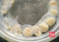 Illustration of how to make shrimp ball and winter melon soup 1