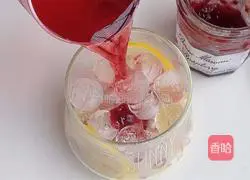 Illustration of how to make peach and raspberry drink 7