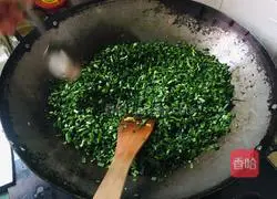 Illustration of how to make leek and egg box 4