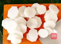 White radish, white fungus and meatball soup recipe 5