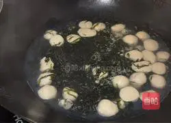 Illustration of how to make seaweed ball and oyster soup 8