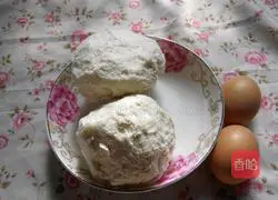 Illustration of how to make golden steamed buns 1