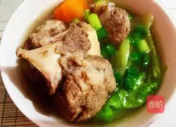 Poria Illustration of how to make pork bone dehumidification soup 10