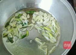 Illustration of how to make braised noodles with diced eggplant 6