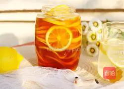 Illustration of how to make homemade lemon honey water 13