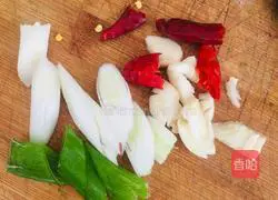 Illustration of how to cook mutton with onions 3