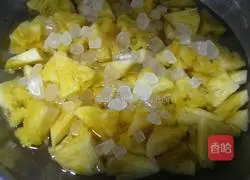 Illustration of how to make homemade canned pineapple 3