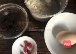 Illustration of how to steam poached eggs with rice wine 1