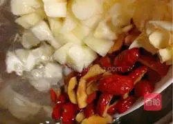 Illustration of Tremella Lotus Seed Snow Pear Porridge 4