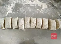 Illustration of how to make dried fruit steamed buns 9