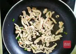 How to make braised noodles with green vegetables Illustration 6