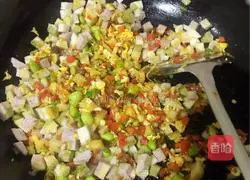 Illustration of how to make stir-fried steamed buns with Xiangha beef sauce 12