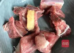 Illustration of how to make pumpkin stewed spine 6