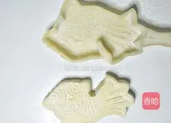 Illustration of how to make steamed goldfish steamed buns 13