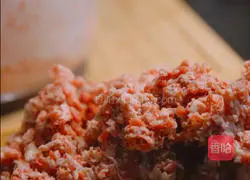 Illustration of how to make hand-caught beef patties 1