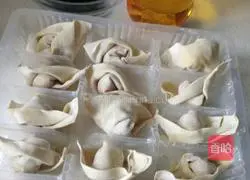 Illustration of how to make fried wontons 1