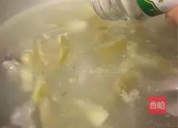 Chaoshan Illustration of how to make pickled vegetable and pork belly soup 13