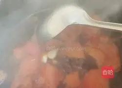 Illustration of how to make tomato, enoki, and egg soup 7