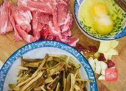 Illustration of how to make Mushu Pork 3