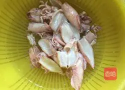 Snow pea, squid and pig's trotters soup recipe 5