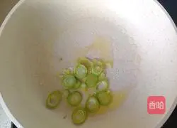 Illustration of how to make fried pancakes with sauce 4