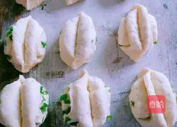 Illustration of how to make steamed buns and flower rolls 15