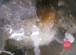 Illustration of braised crucian carp soup 3